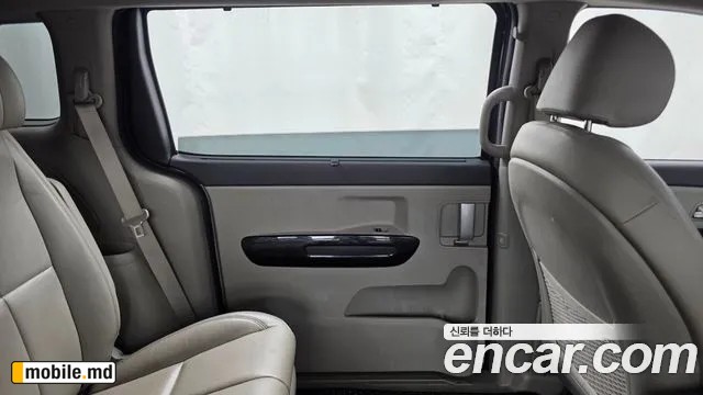2017 Kia Canival — photo 25