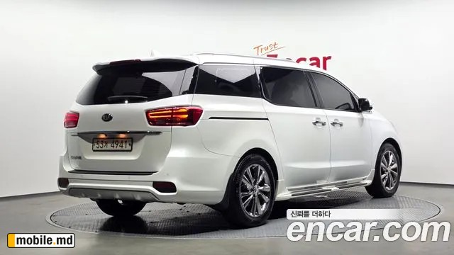 2019 Kia Canival — photo 2