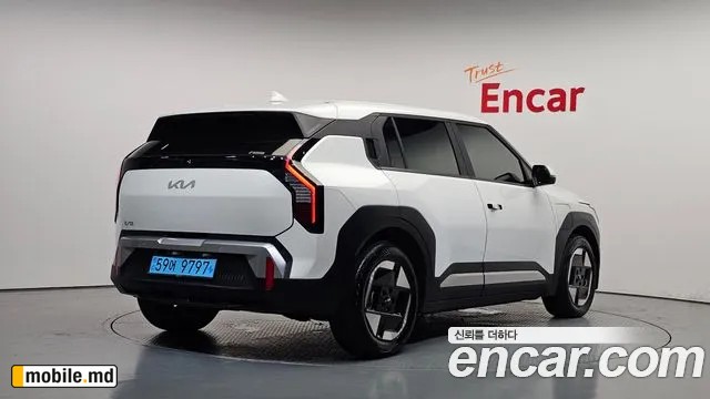 2025 Kia EV3 — photo 2