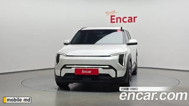 2025 Kia EV3 — photo 2
