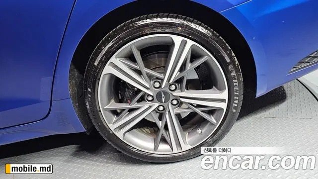 2025 Genesis G70 — photo 21