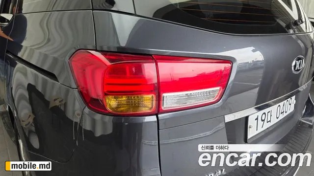 2017 Kia Canival — photo 23