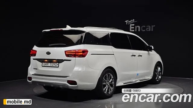 2019 Kia Canival — photo 2
