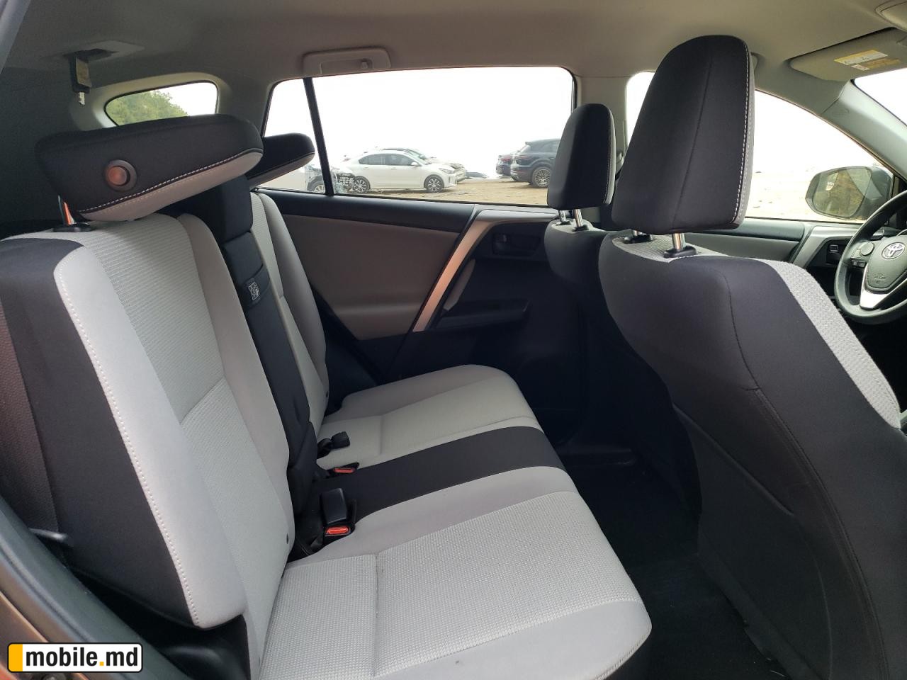 2018 Toyota RAV4 — photo 11