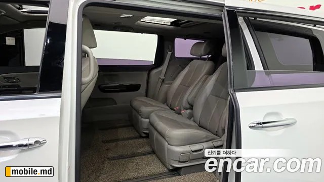 2016 Kia Canival — photo 11