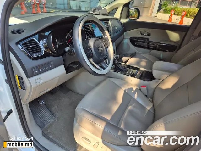 2018 Kia Canival — photo 12