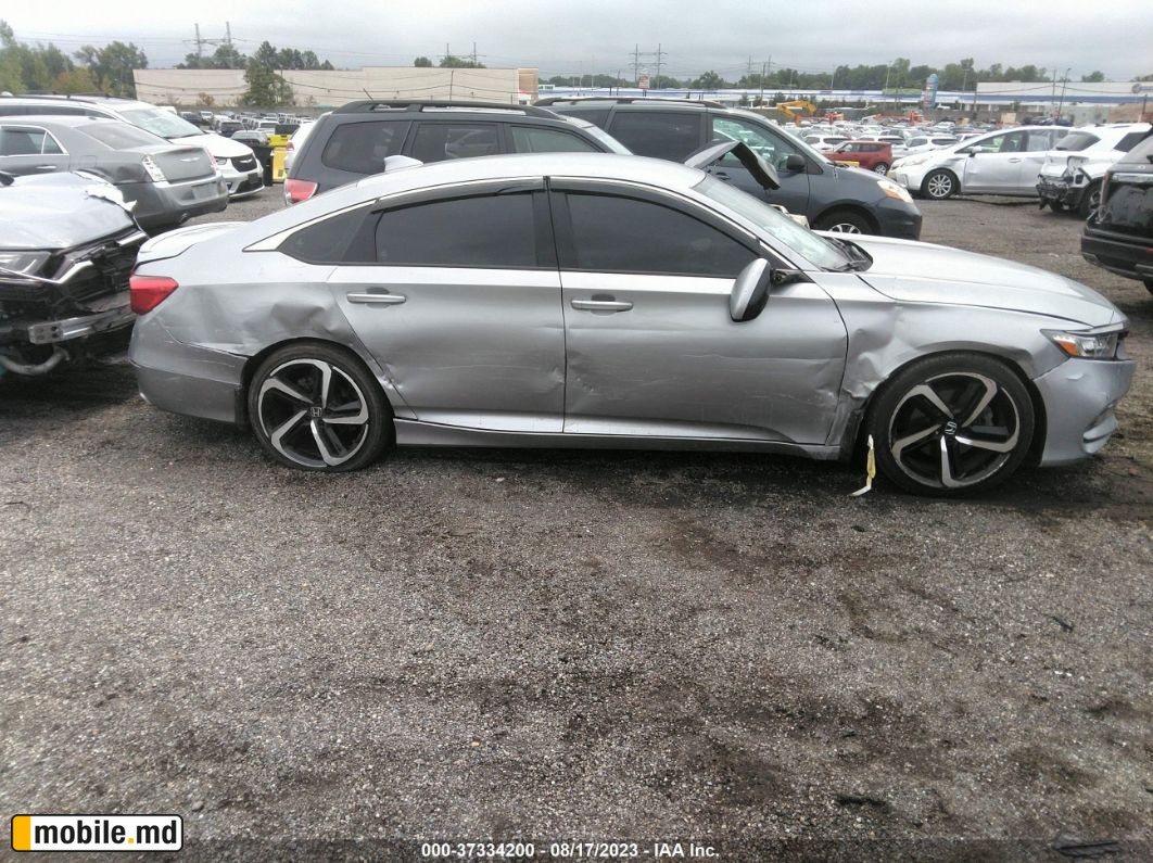 2019 Honda Accord — photo 13