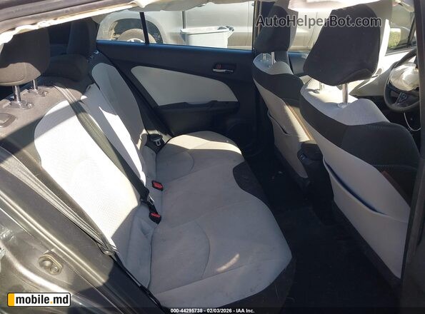 2019 Toyota Prius — photo 8
