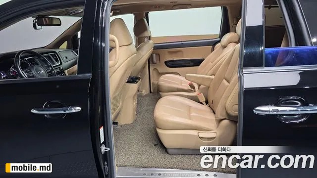 2018 Kia Canival — photo 11