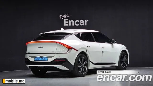 2023 Kia EV6 — photo 2