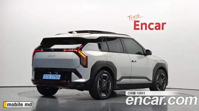 2025 Kia EV3 — photo 2
