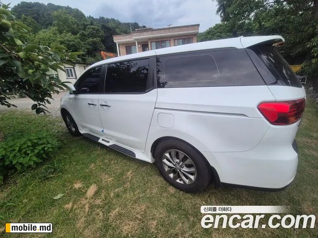 2020 Kia Canival — photo 4