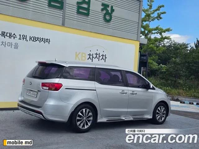 2018 Kia Canival — photo 2