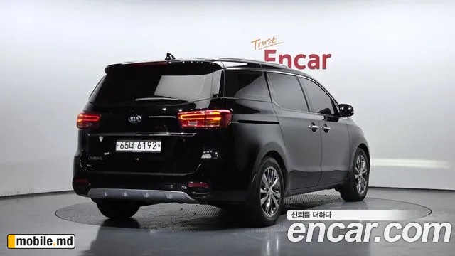 2019 Kia Canival — photo 2