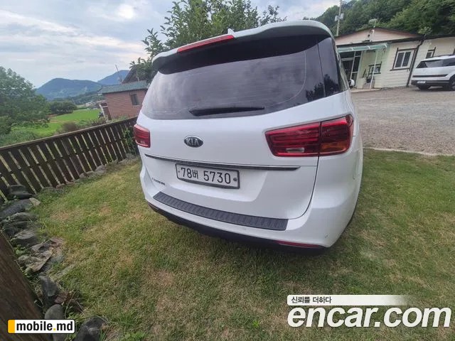 2020 Kia Canival — photo 2