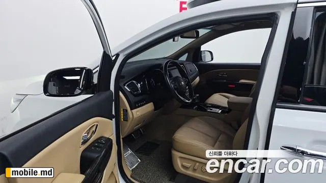 2019 Kia Canival — photo 10