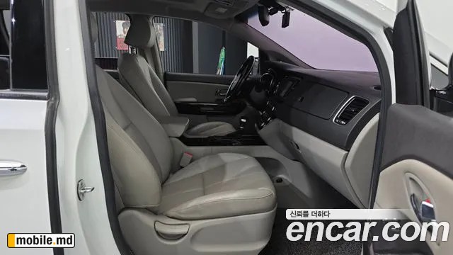 2017 Kia Canival — photo 26