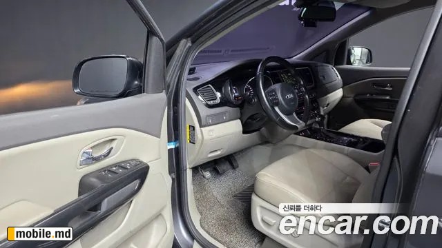 2016 Kia Canival — photo 10