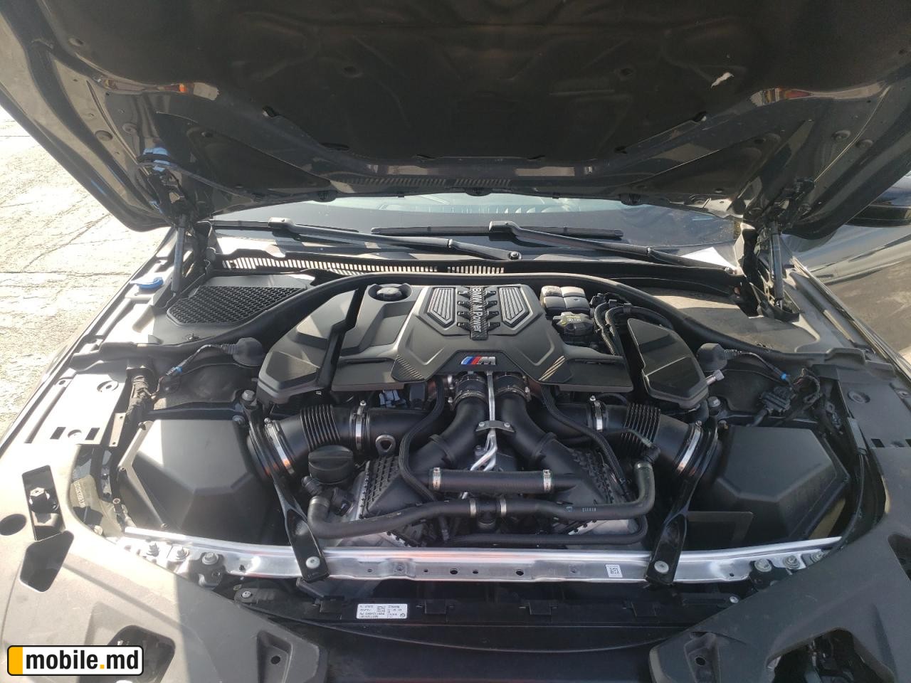 2022 BMW M8 — photo 11