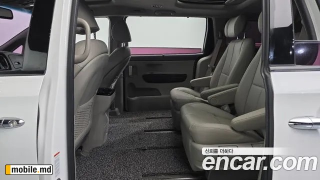2017 Kia Canival — photo 12