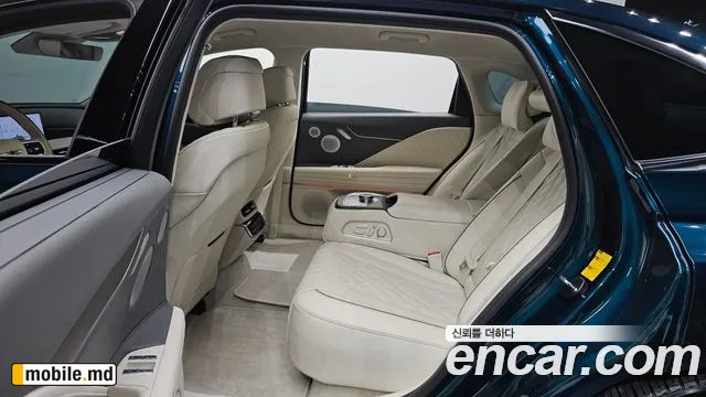2025 Genesis G80 — photo 12
