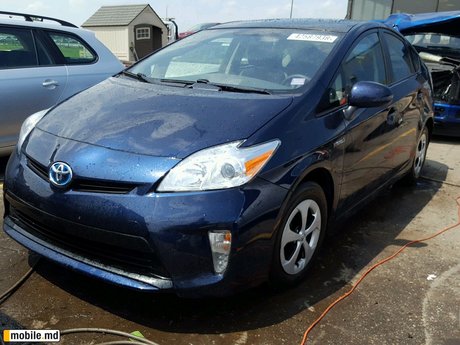 2015 Toyota Prius — photo 2