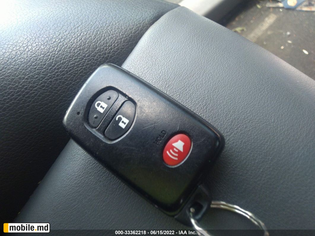 2012 Toyota Prius — photo 11