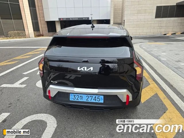 2026 Kia EV3 — photo 3
