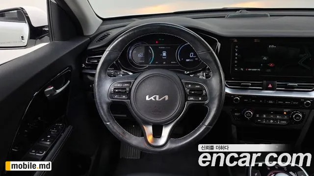 2022 Kia Niro — photo 16