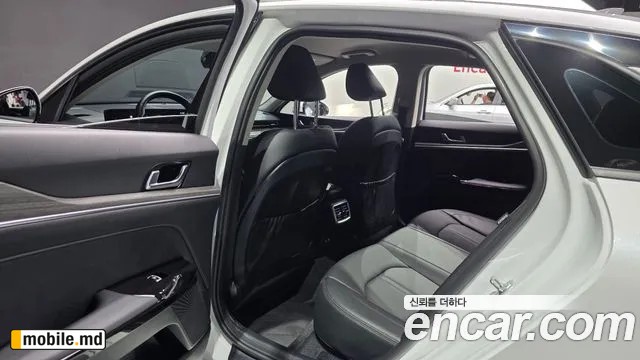 2025 Kia K5 — photo 11