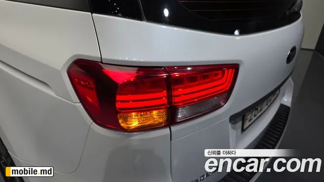 2017 Kia Canival — photo 23