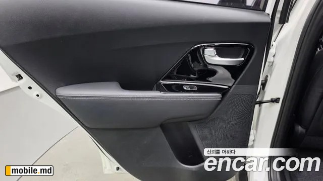 2022 Kia Niro — photo 25