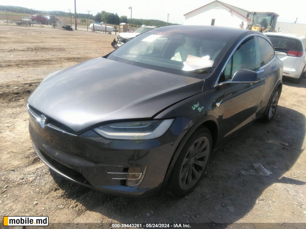 2020 Tesla Model X — photo 2