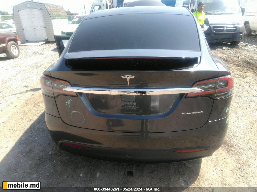 2020 Tesla Model X — photo 16