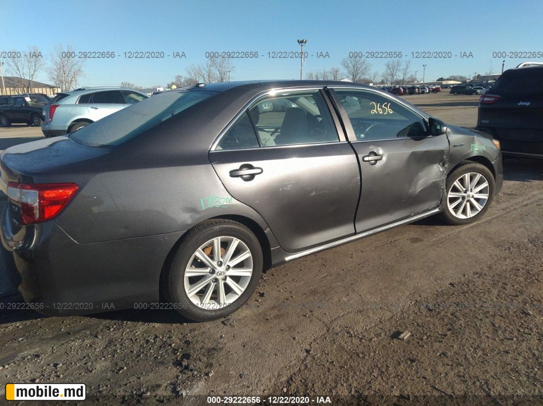 2012 Toyota Camry — photo 4
