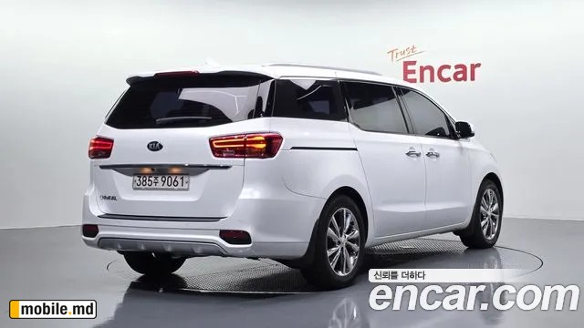2019 Kia Canival — photo 2