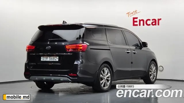 2019 Kia Canival — photo 2