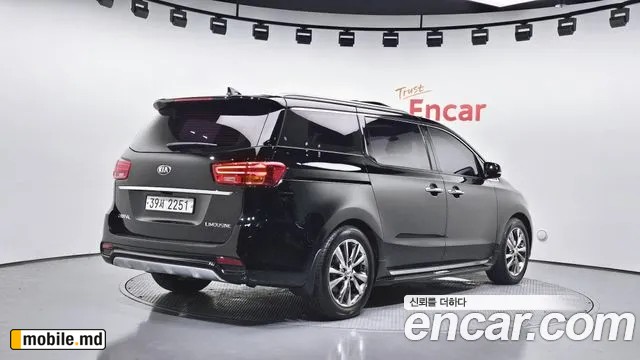 2019 Kia Canival — photo 2