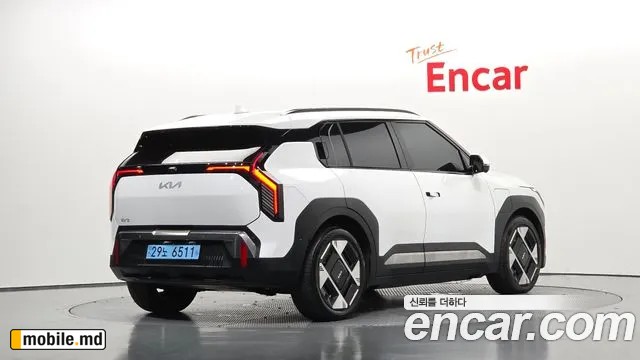2025 Kia EV3 — photo 2
