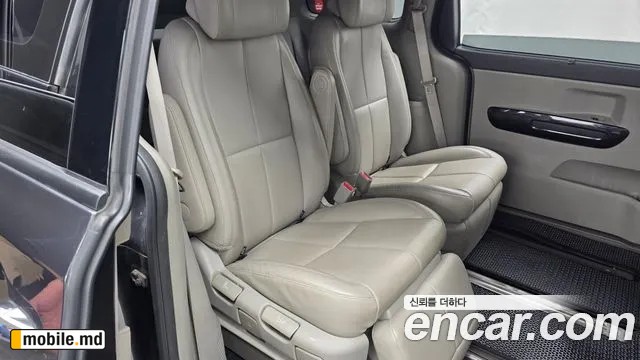 2017 Kia Canival — photo 12
