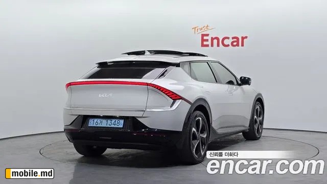 2022 Kia EV6 — photo 2