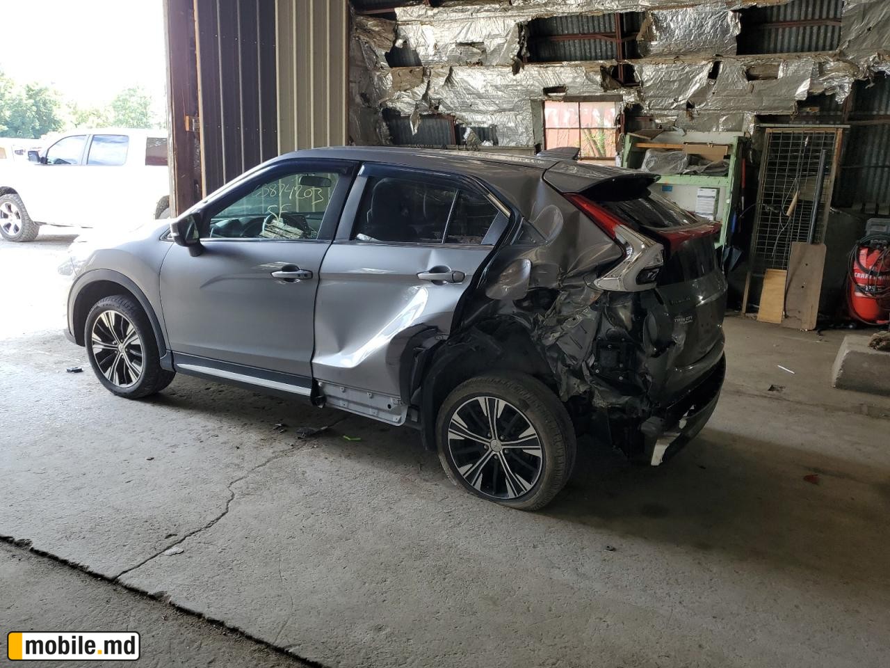2019 Mitsubishi Eclipse — photo 2