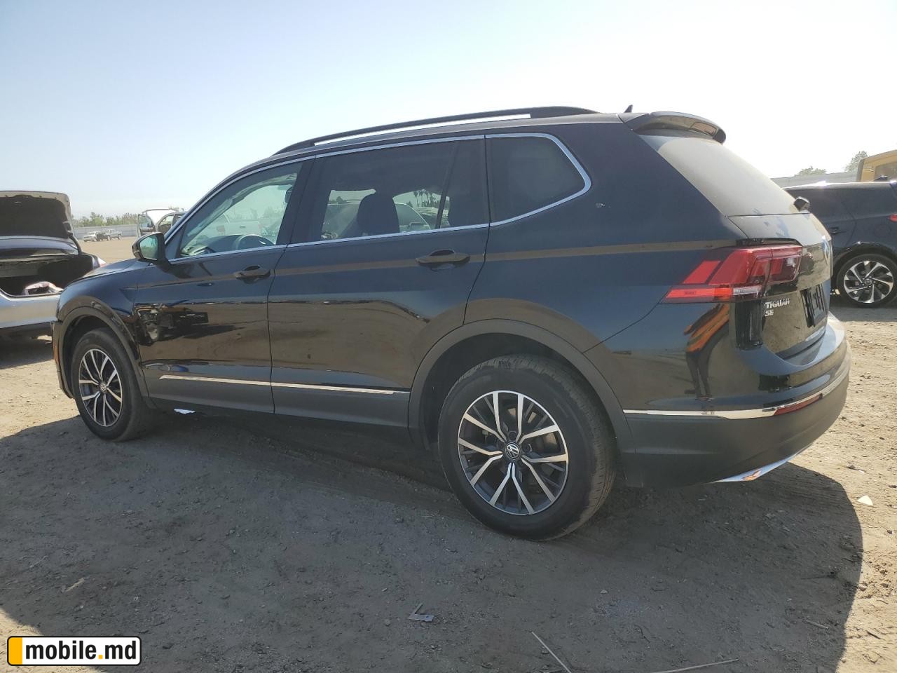 2020 Volkswagen Tiguan — photo 2